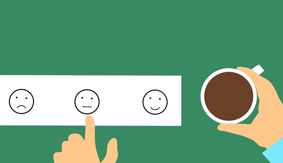 cliente respondendo pesquisa NPS como neutro