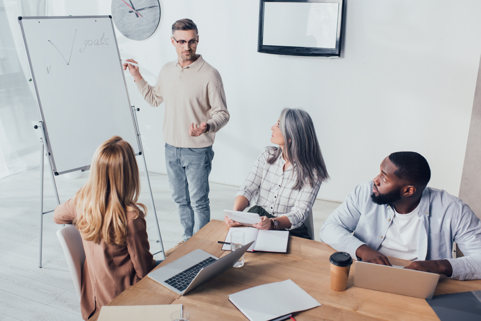 equipe de trabalho definindo metas NPS