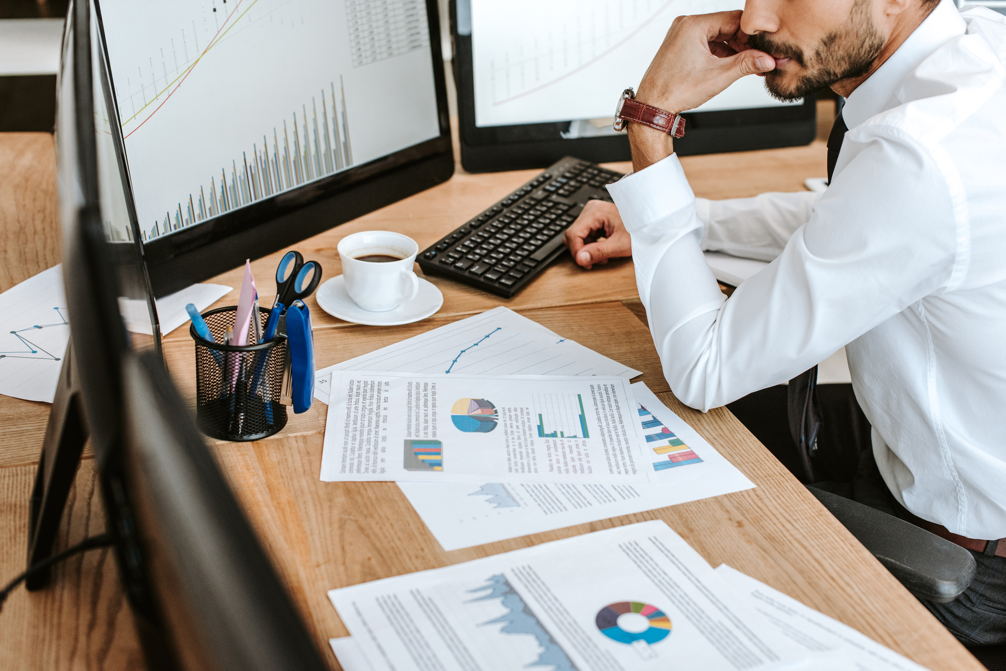 Administrador de empresa fazendo análise NPS®.